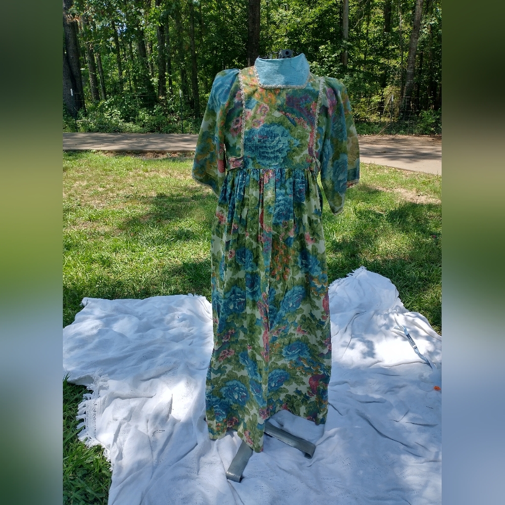 Vintage 60s 70s tapestry print dress